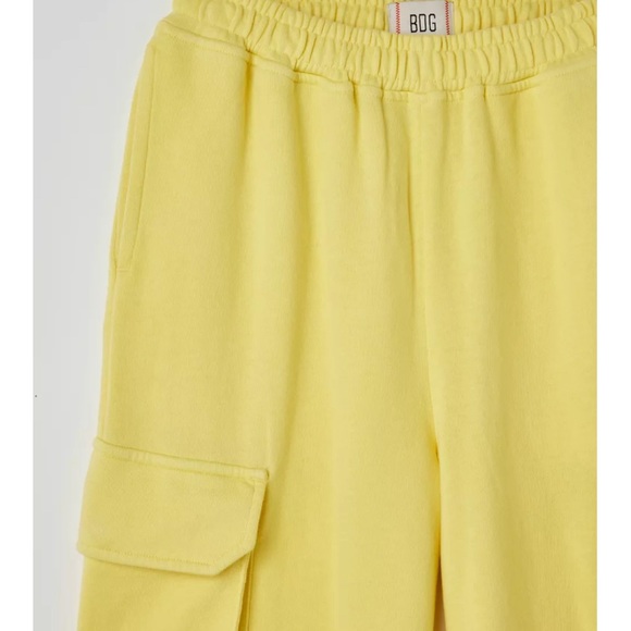 NWT BDG Bonfire Cargo Sweatpants in Yellow Size S - Picture 7 of 8